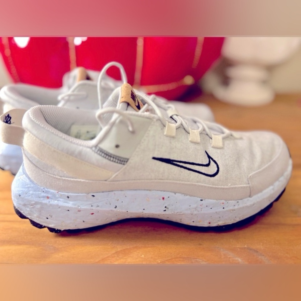 Nike tennis shoes (Like New!) Khaki & Light Gray NIKE REMIXA - size 8